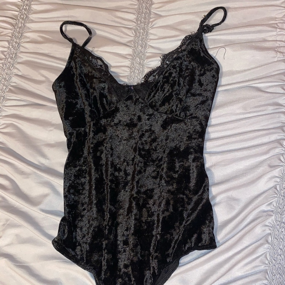 Black Velvet Heart Hips Leotard Type Bodysuit